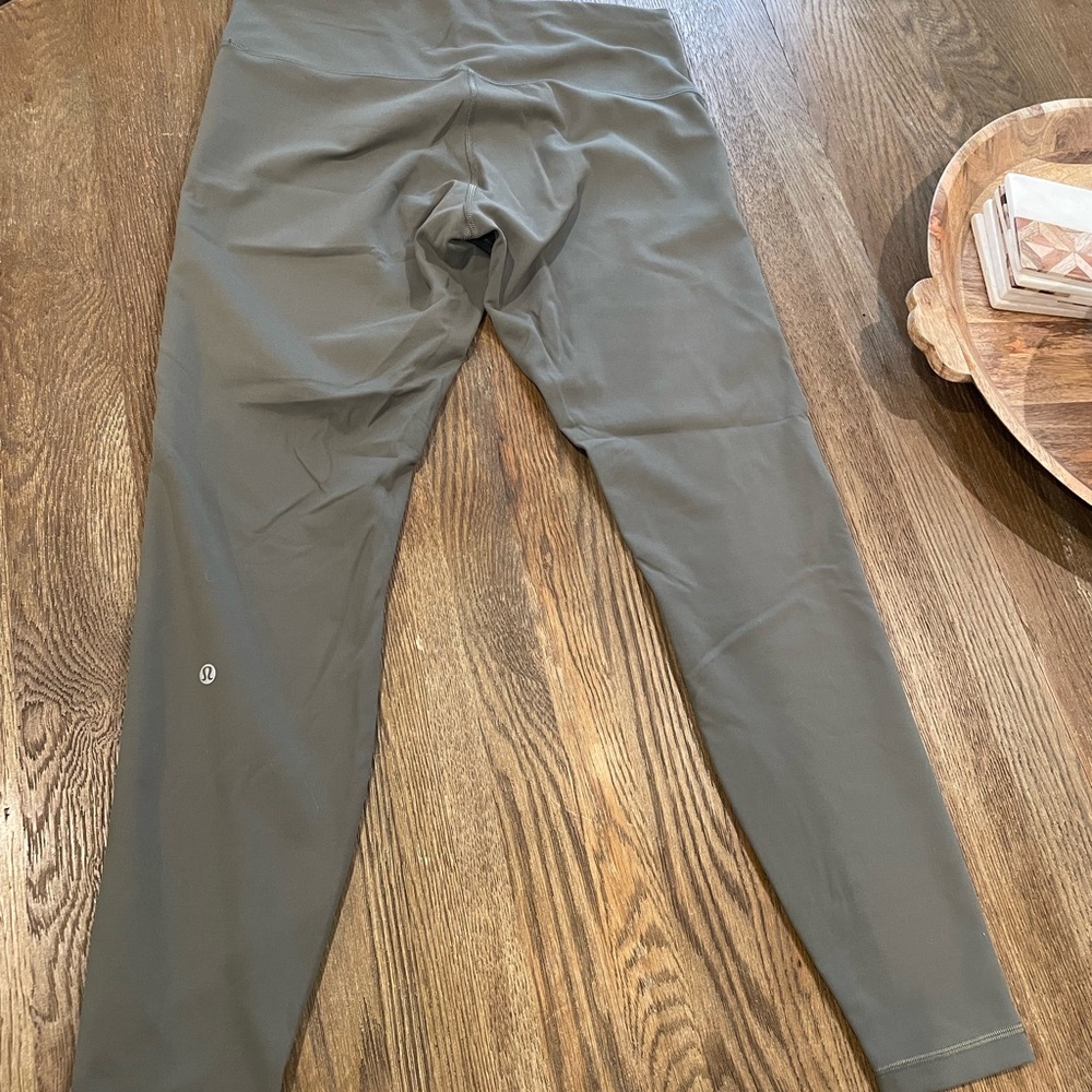 Lululemon Wunder Train 25” sz14